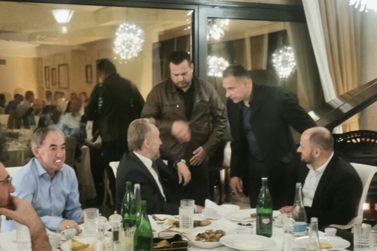 Izetbegović  na iftaru sa Kantonalnim odborom SDA TK i zvaničnicima s ovog područja BiH