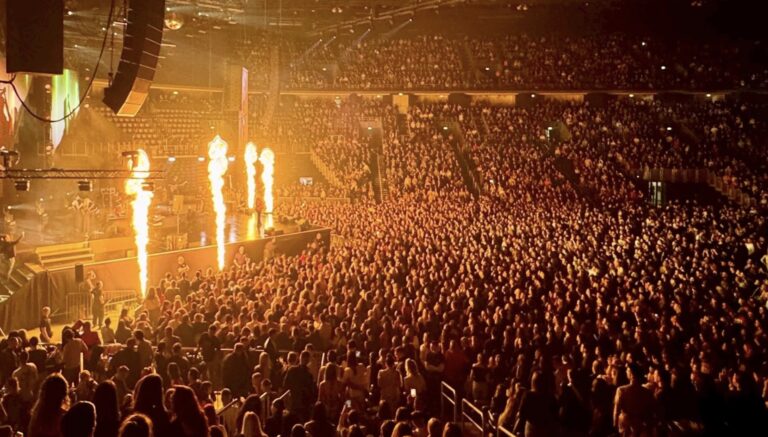 Željko Samardžić održao koncert u Areni Zagreb, gost mu bio Žera iz Crvene Jabuke