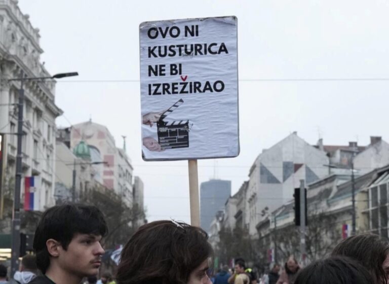 FOTO Najbolji transparenti s vjerojatno najvećeg prosvjeda u povijesti Srbije