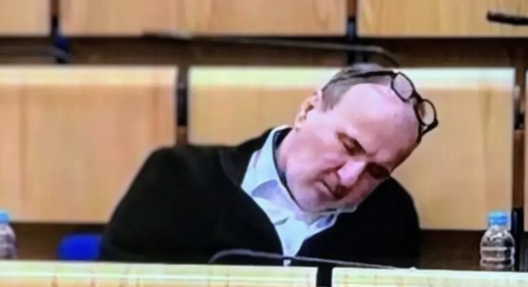 Bh. političar zaspao na sjednici Parlamenta FBiH: Kad DF čuva budžet FBiH zatvorenih očiju