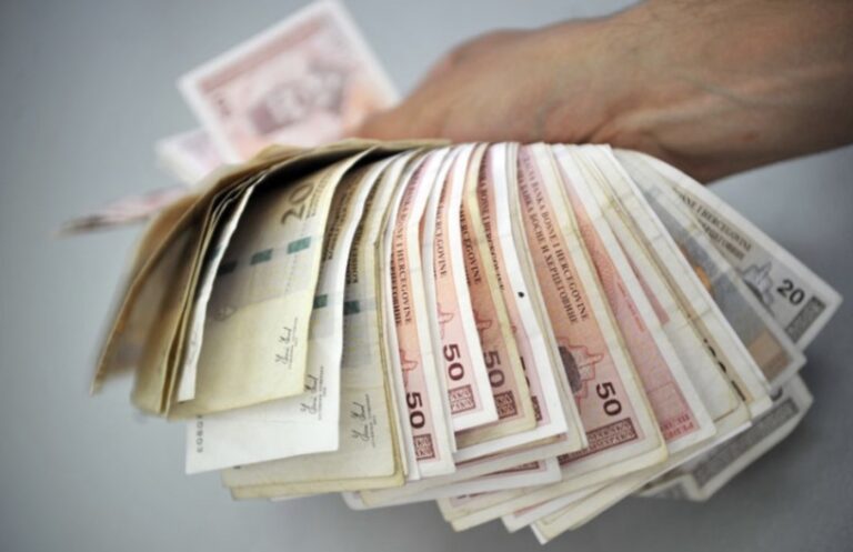 VJEROVALI ILI NE U Federaciji BiH isplaćena plaća veća od pola milijuna KM!