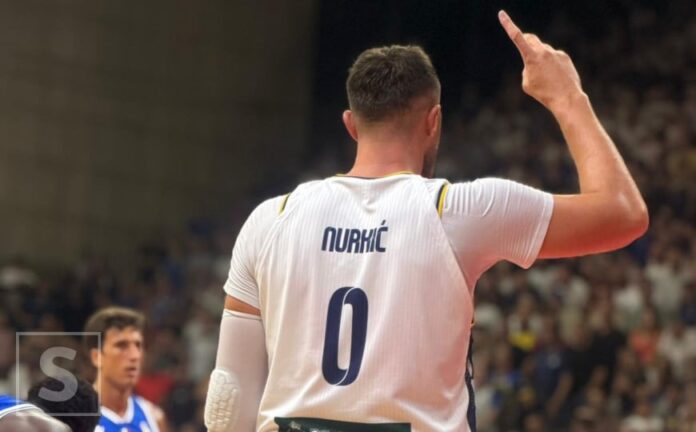 Jusuf Nurkić i košarkaši BiH slave pobjedu protiv Italije u tuzlanskom Mejdanu