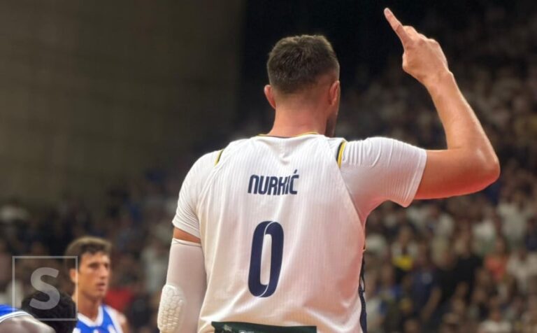 Jusuf Nurkić i košarkaši BiH slave pobjedu protiv Italije u tuzlanskom Mejdanu
