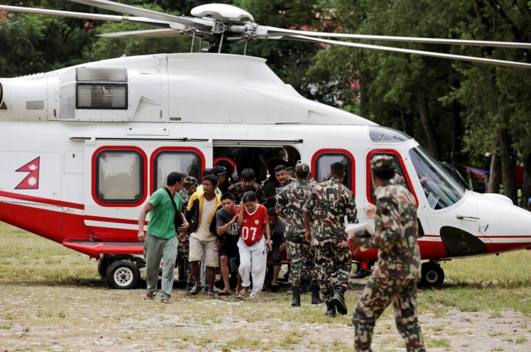 Posljedice bujičnih poplava u Nepalu i potraga za nestalim turistima