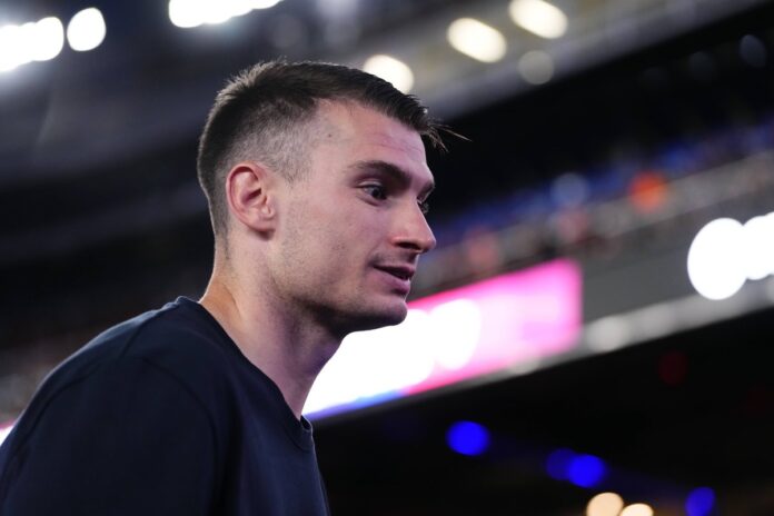 Dominik Livaković tokom predstavljanja u dresu Barcelone