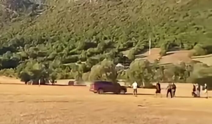 Policija traga nakon incidenta u kojem je vozilom povrijeđeno troje ljudi u Bijeljanima kod Bileće