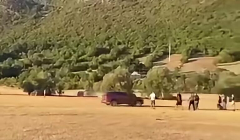 Policija traga nakon incidenta u kojem je vozilom povrijeđeno troje ljudi u Bijeljanima kod Bileće