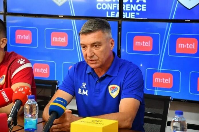 Vinko Marinović na klupi Borca pred utakmicu protiv Radnika