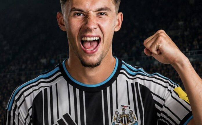 Amar Dedić u dresu Newcastle Uniteda tokom utakmice