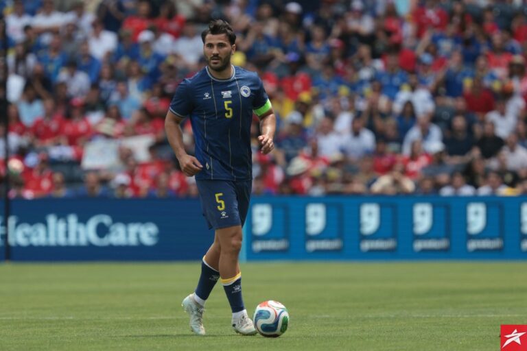 Sead Kolašinac u dresu Atalante tokom fudbalske utakmice