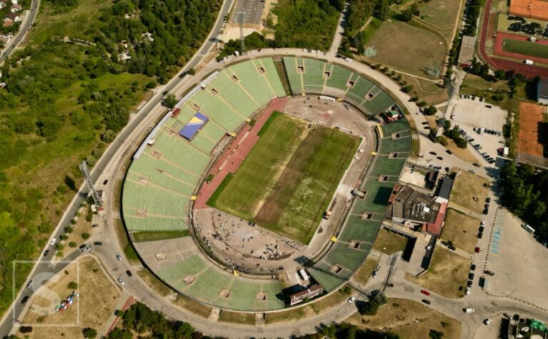 Stadion Asim Ferhatović Hase u Sarajevu i oštećeni glavni teren