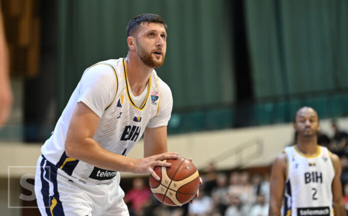 Jusuf Nurkić tokom nastupa za košarkašku reprezentaciju Bosne i Hercegovine