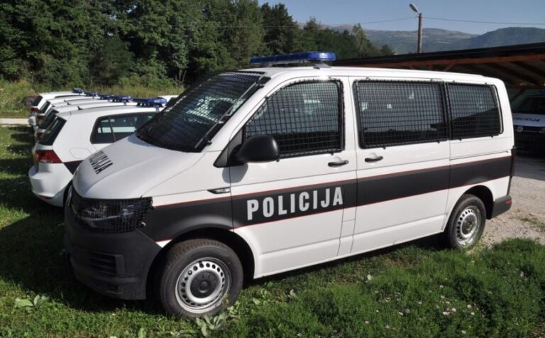 Policijski pretres objekata u Travniku tokom akcije Catering