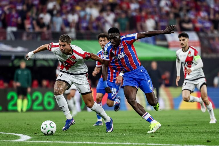Ismaila Sarr u dresu Crystal Palacea tokom nogometne utakmice