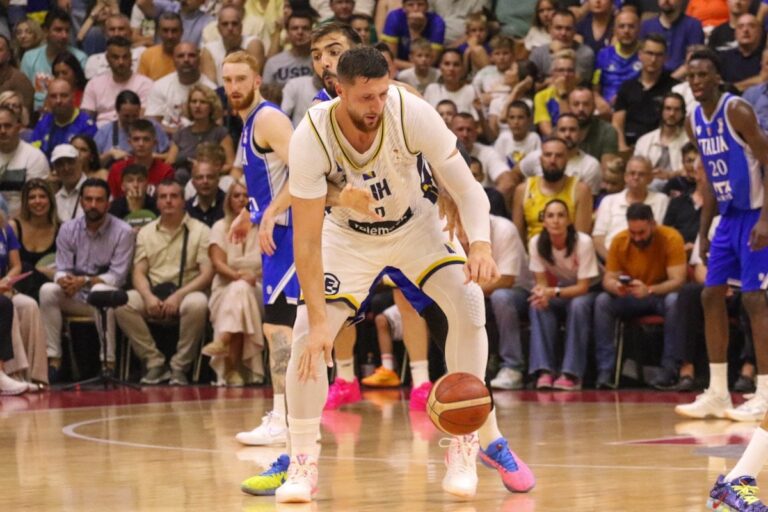 Jusuf Nurkić tokom utakmice Bosne i Hercegovine protiv Italije u Tuzli