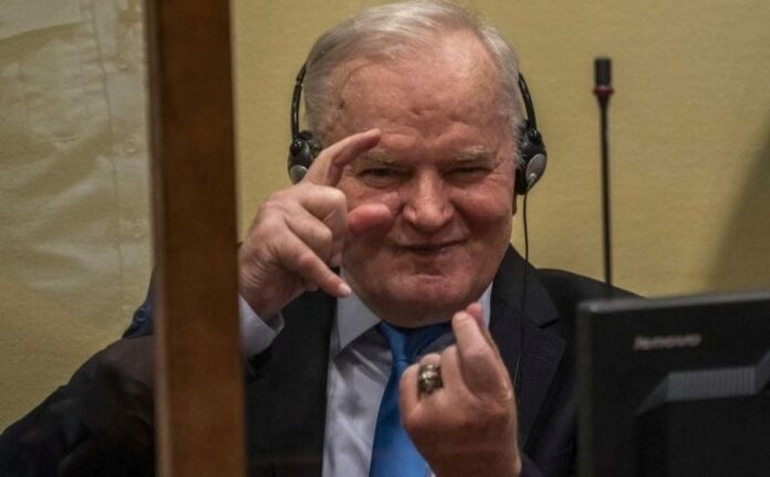 Ratko Mladić tokom suđenja u Haagu