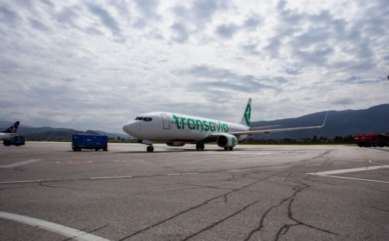 Avion Transavije na Međunarodnom aerodromu Sarajevo