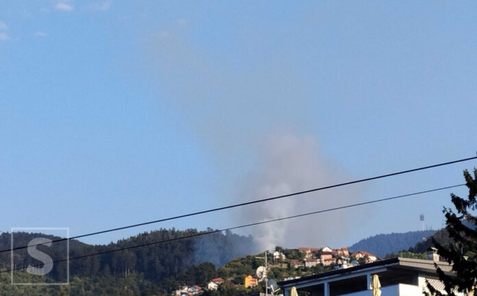 Vatrogasci gase požar na obroncima Trebevića kod Bostarića