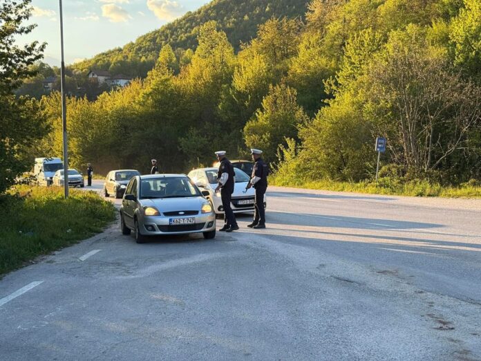 Policijska intervencija nakon hapšenja dvije osobe u Derventi