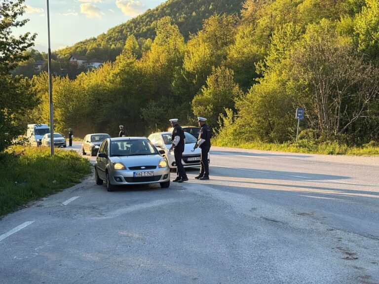 Policijska intervencija nakon hapšenja dvije osobe u Derventi