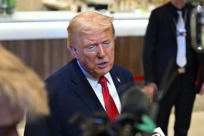 Donald Trump potpisuje zakon o sankcijama protiv Rusije