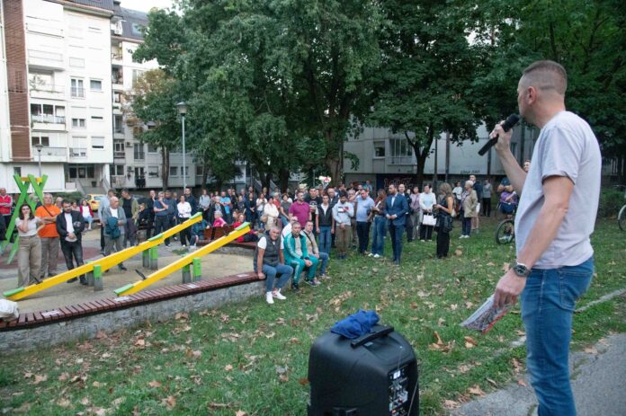 Građani Kočićevog vijenca na skupu protiv novih višespratnica Građani Kočićevog vijenca na skupu protiv novih višespratnica