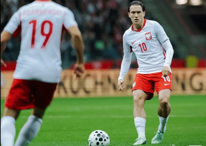Piotr Zielinski tokom utakmice Poljske i Bosne i Hercegovine u Varšavi