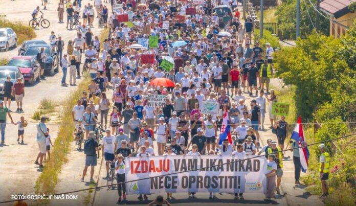 Građani na protestu u Zagrebu zbog opasnog otpada u Lici