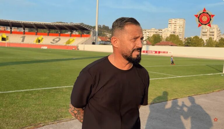 Edis Mulalić na klupi Slobode tokom utakmice protiv Radnika