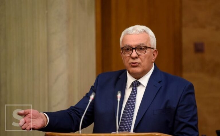Andrija Mandić tokom sjednice Skupštine Crne Gore