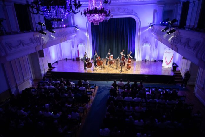 Muzičari nastupaju na koncertu festivala A String Fest u Banjoj Luci