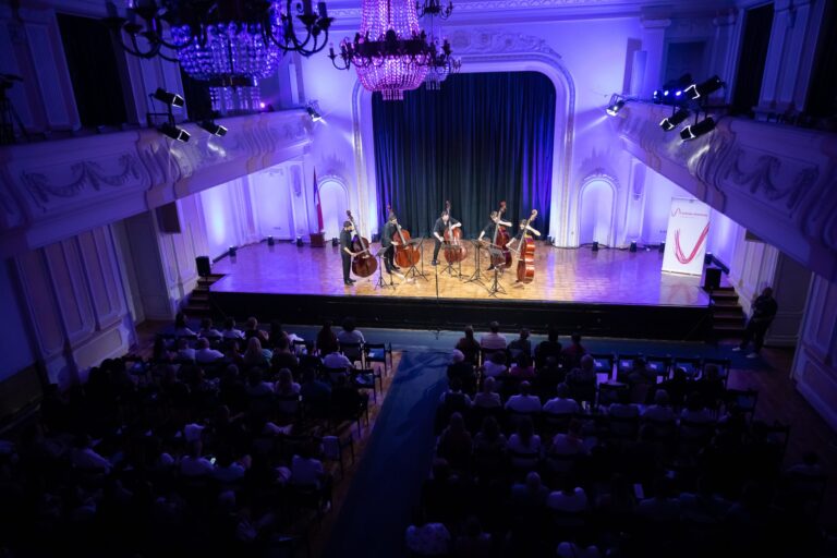 Muzičari nastupaju na koncertu festivala A String Fest u Banjoj Luci