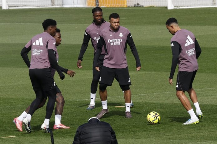Eduardo Camavinga u dresu Real Madrida tokom fudbalske utakmice