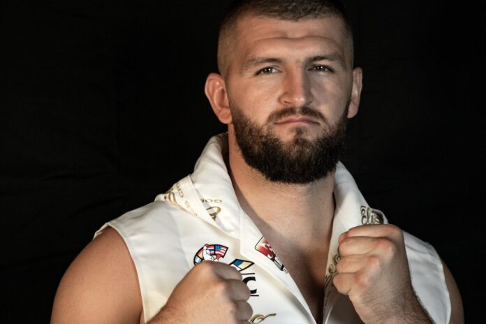 Ahmed Krnjić nakon osvajanja WBC Silver International pojasa u Novom Pazaru Ahmed Krnjić nakon osvajanja WBC Silver International pojasa u Novom Pazaru