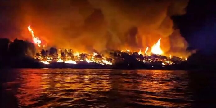 Vatrogasci gase požar u blizini Milne na otoku Braču