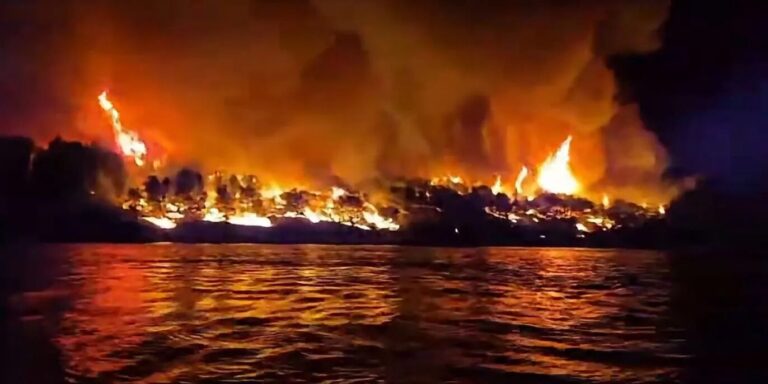 Vatrogasci gase požar u blizini Milne na otoku Braču