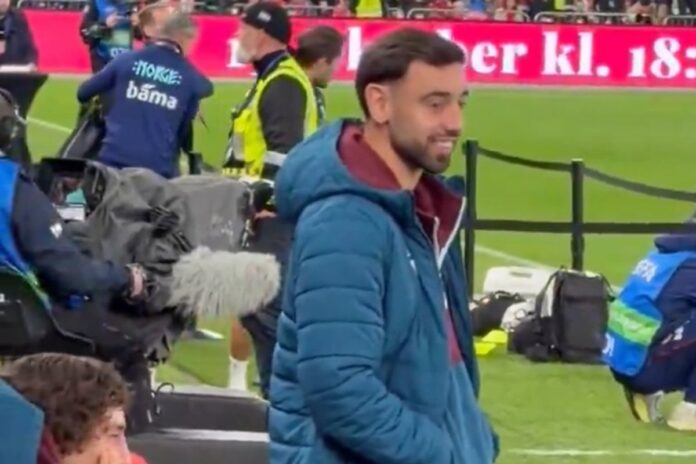 Bruno Fernandes se smiješi nakon poziva navijača da dođe u Galatasaray