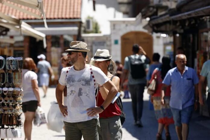 Turisti u Sarajevu tokom ljetne turističke sezone