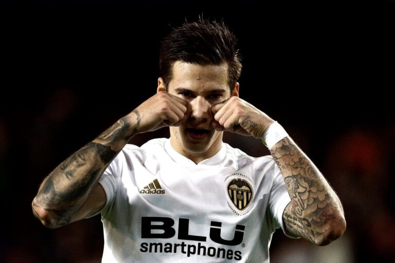 Santi Mina tokom perioda igranja za Valenciju