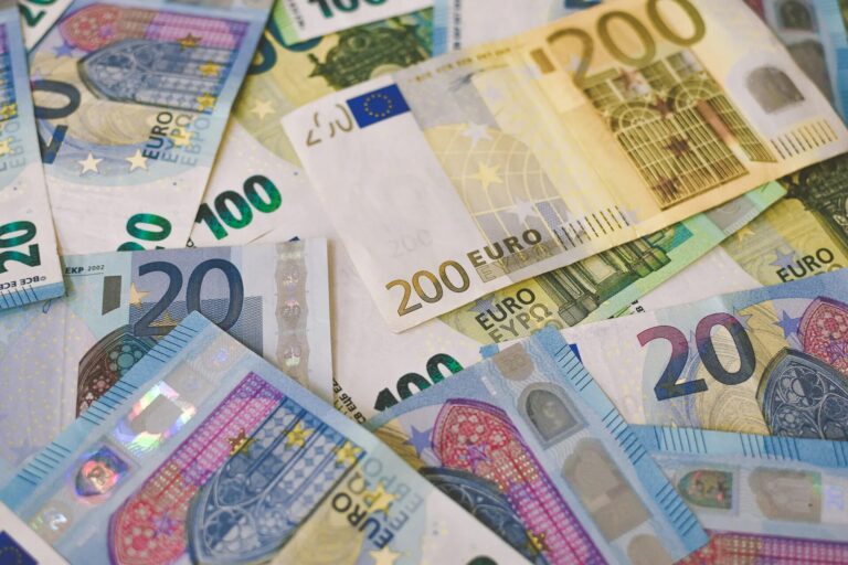 Prikaz najavljenog rasta plata i penzija u Crnoj Gori
