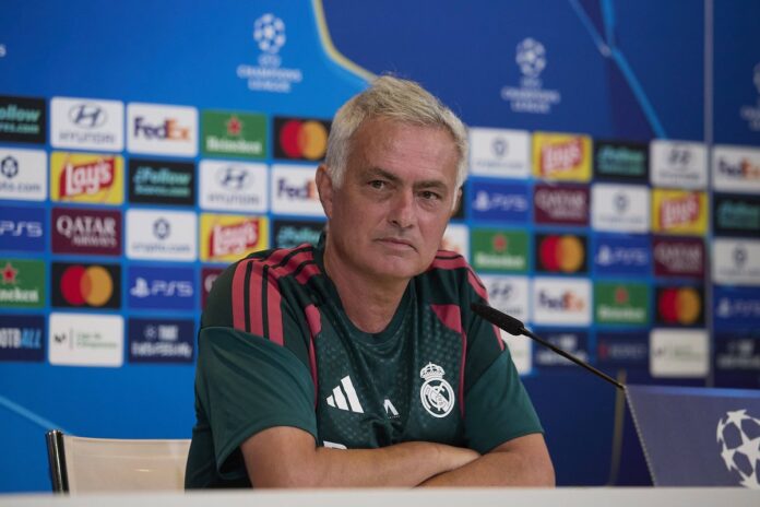 José Mourinho na klupi Real Madrida tokom utakmice protiv Intera