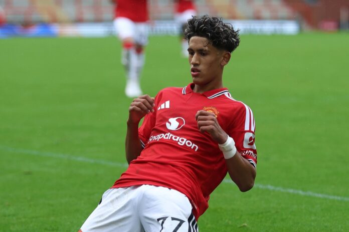 JJ Gabriel u dresu Manchester Uniteda tokom omladinske utakmice