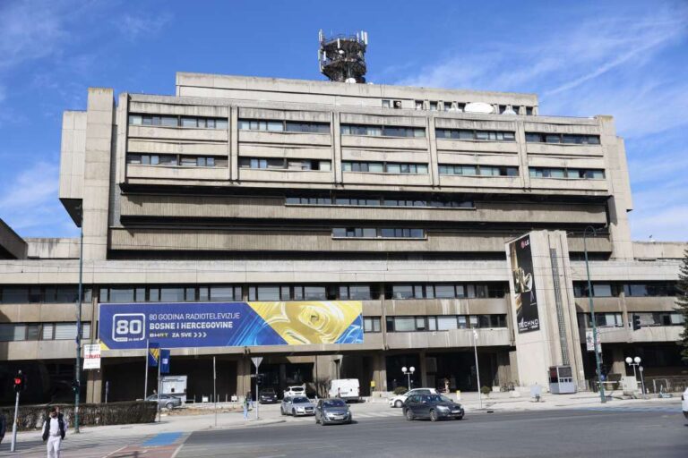 Zgrada BHRT-a u Sarajevu tokom finansijske krize javnog servisa