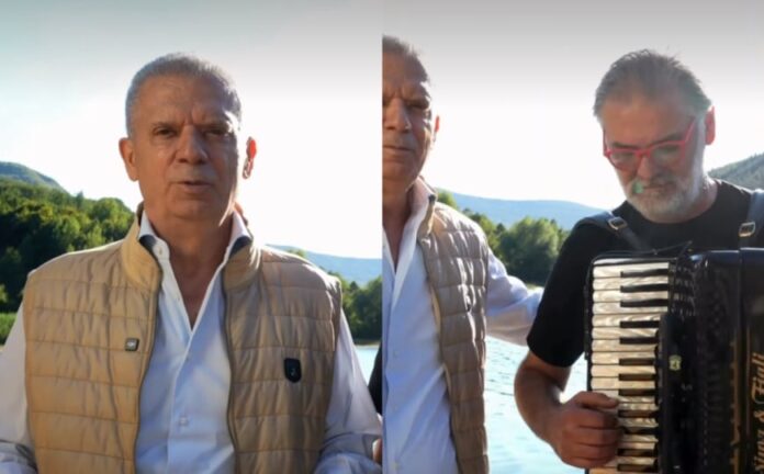Fahrudin Radončić i Mirvad Kurić na splavu na Drini uz harmoniku Fahrudin Radončić i Mirvad Kurić na splavu na Drini uz harmoniku