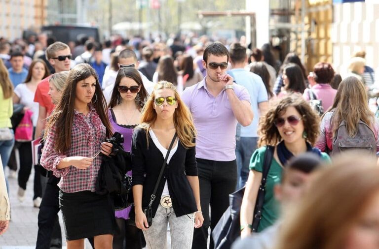Mladi u Bosni i Hercegovini razgovaraju o odlasku nakon školovanja