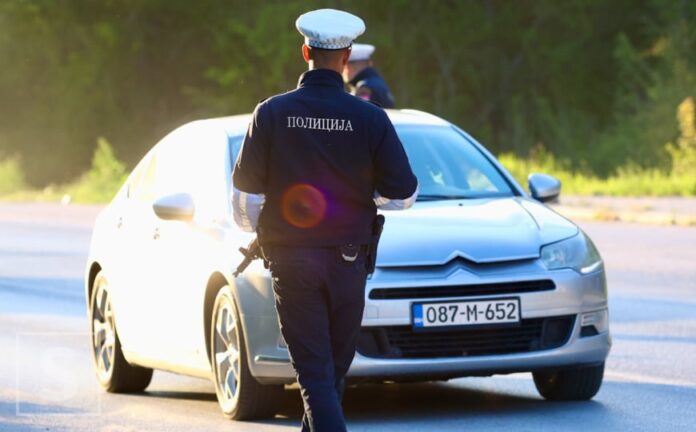 Policijski uviđaj nakon saobraćajne nesreće na putu Trebinje–Bileća u Čepelici