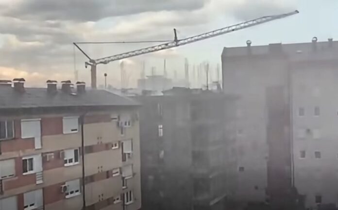Nevrijeme iznad Banje Luke uz jak pljusak i olujni vjetar Nevrijeme iznad Banje Luke uz jak pljusak i olujni vjetar