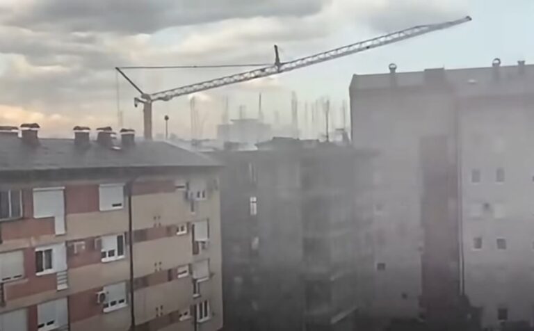 Nevrijeme iznad Banje Luke uz jak pljusak i olujni vjetar