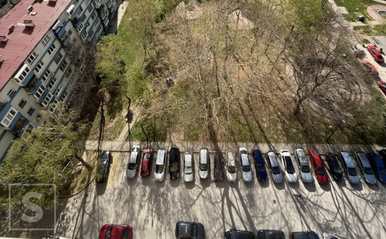 Uklonjeno napušteno vozilo sa parking površine u Novom Sarajevu