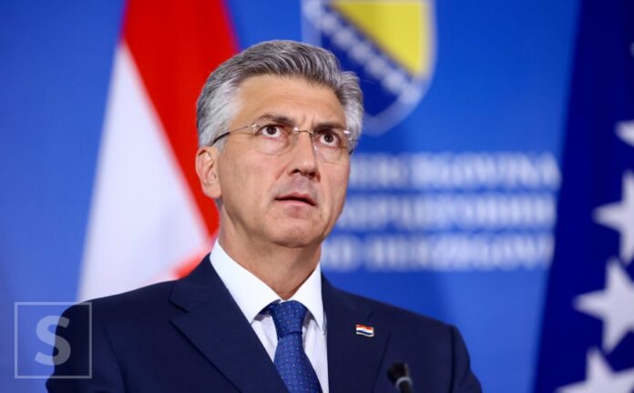 Andrej Plenković tokom obilaska gradilišta Hrvatskog narodnog kazališta u Mostaru